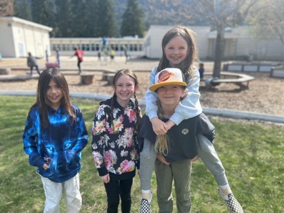 A group of kids posing for a picture
Description automatically generated